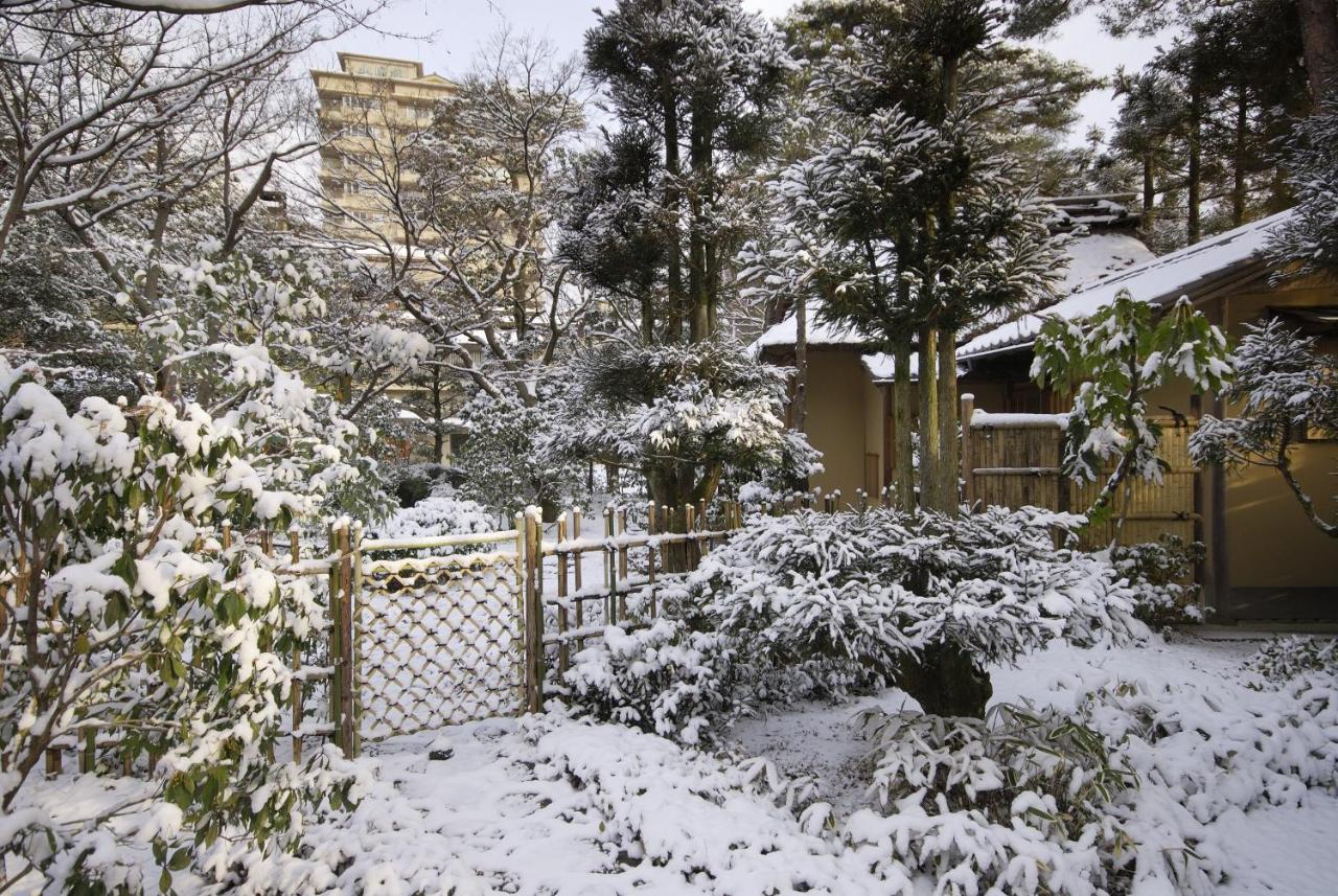 스이메이칸 게로 외부 사진 The temple in winter