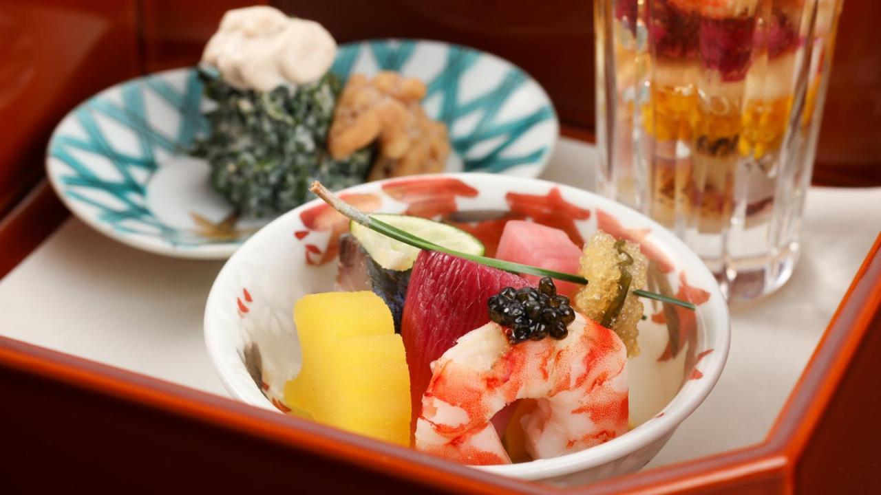스이메이칸 게로 외부 사진 A seafood salad